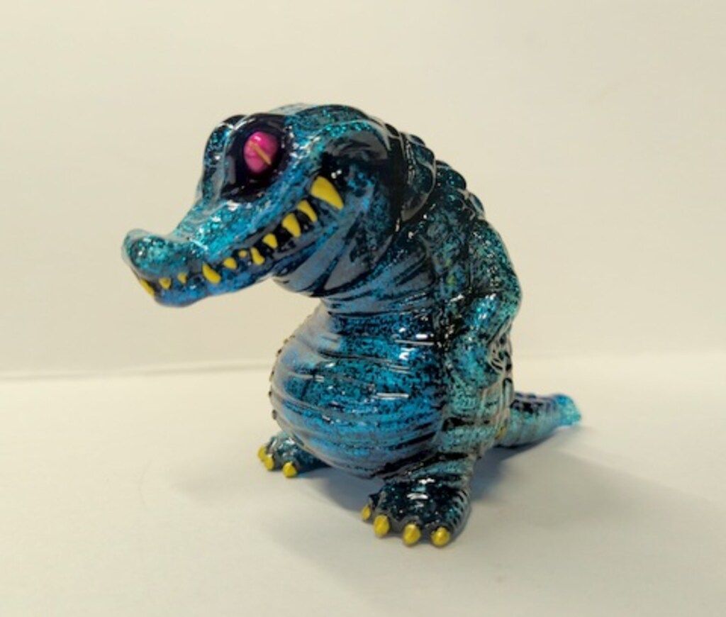 UNPLUGWORKS カゲマルデザイン 人喰いワニのクロちゃん ソフビ ラメ UNPLUGWORKS KAGEMQARUDESIGN 人喰いワニのクロちゃん クリアラメ成型