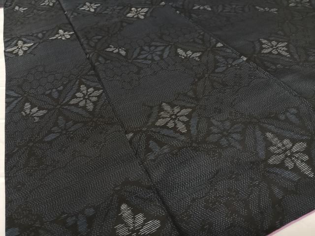 平和屋着物●本場大島紬　雲重ね花菱文　黒地　正絹　逸品　AAAV7286zg 平和屋着物○本場大島紬 雲重ね花菱文 黒地 正絹 逸品 AAAV7286zg