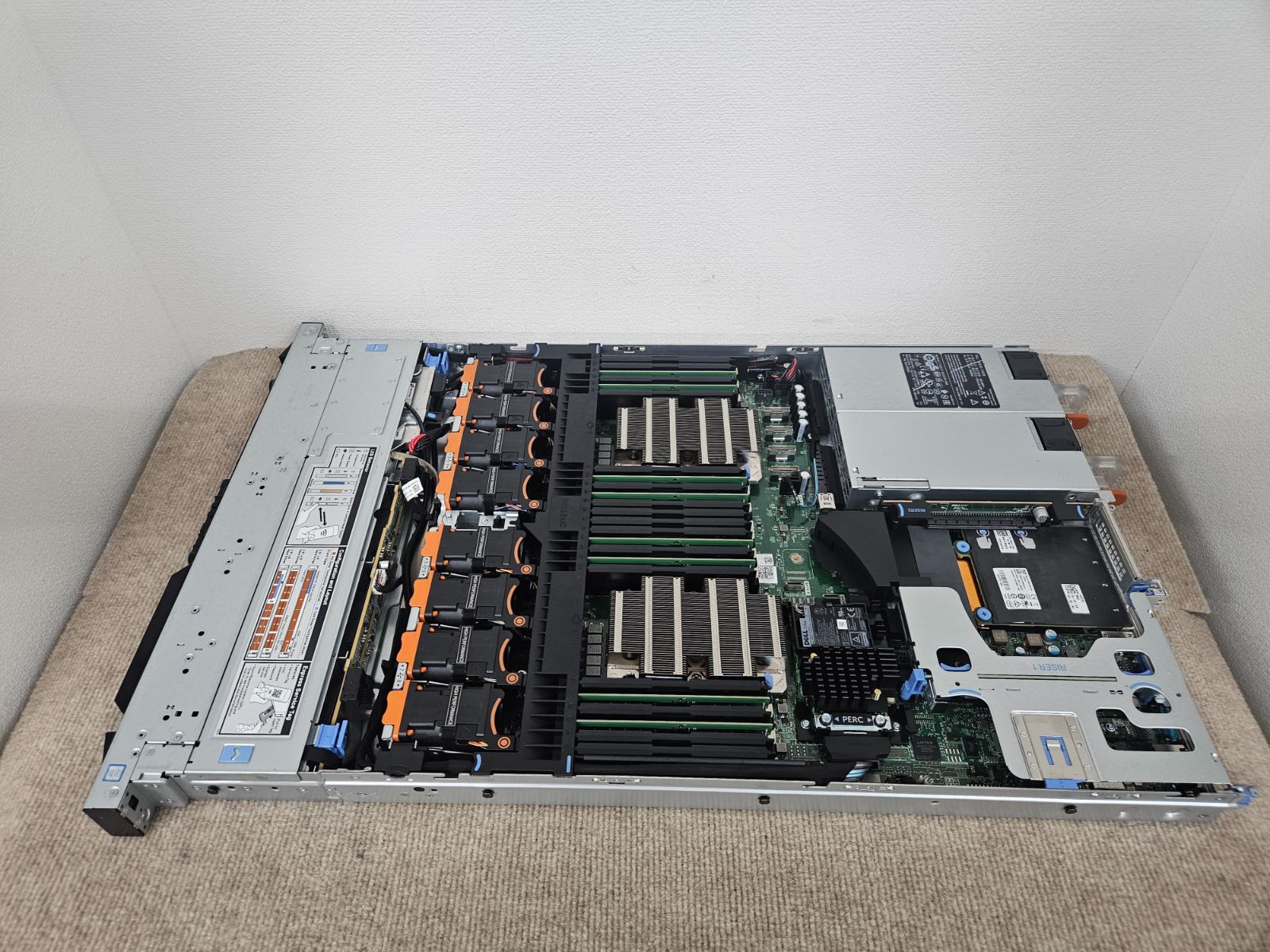 重要な Dell PowerEdge R640 サーバー Intel Xeon G 6144 2CPU 16Core 3.50GHz 128GB 2x 300GB HDD SAS 2x 1100W SV216 絶対にあなたの一番選択！