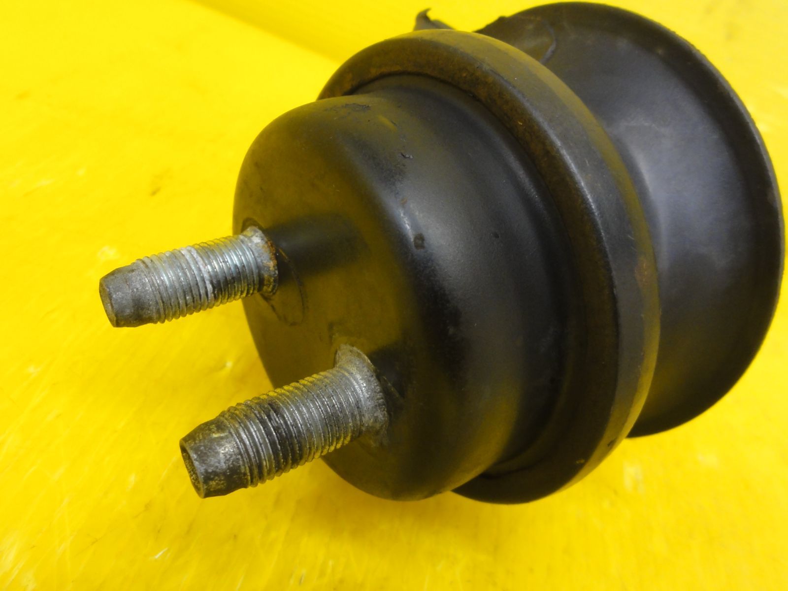 エンジンマウント