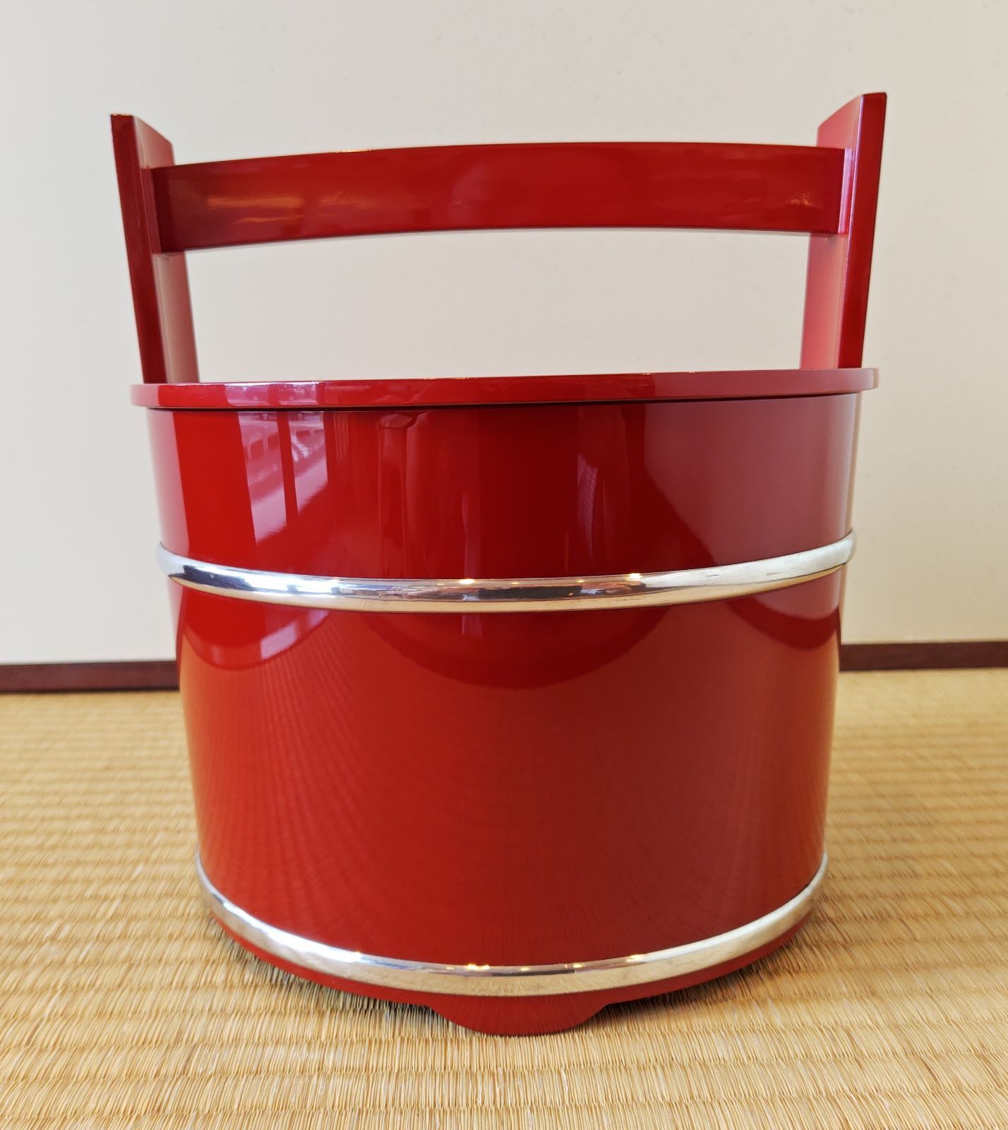 逢絢亭 茶道具 手桶水指 山中塗 朱塗 木製 塗師 前端春斎 共箱入り