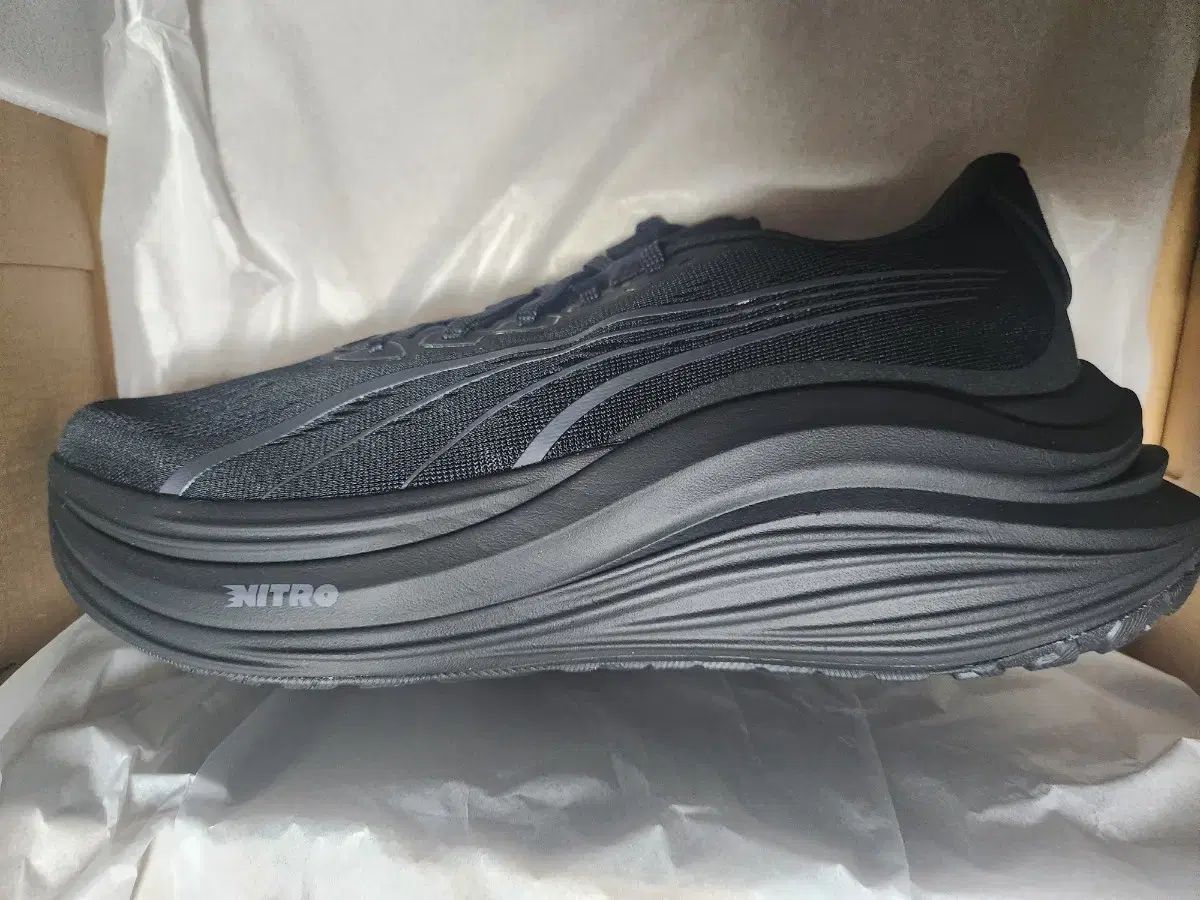 Puma マグマックス ニトロ マックス クッション 靴 ランニング 黒 完備