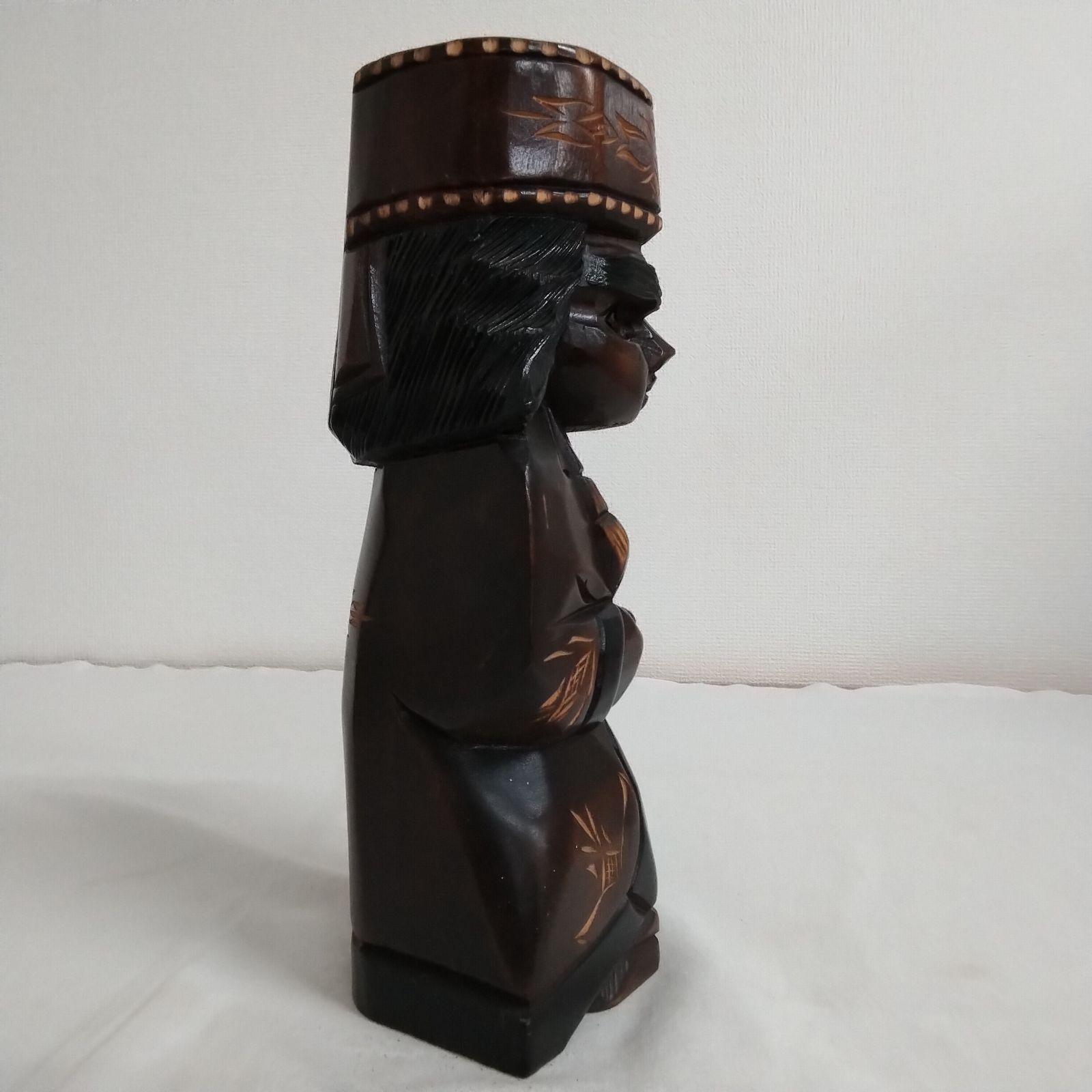 人面木彫り アイヌ調 かまぼこ型 天然木 縦約25cm×横約11cm インテリア