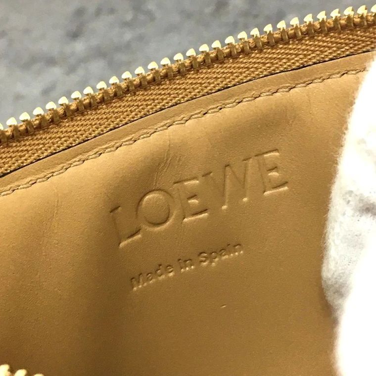 LOEWE フラグメントケース