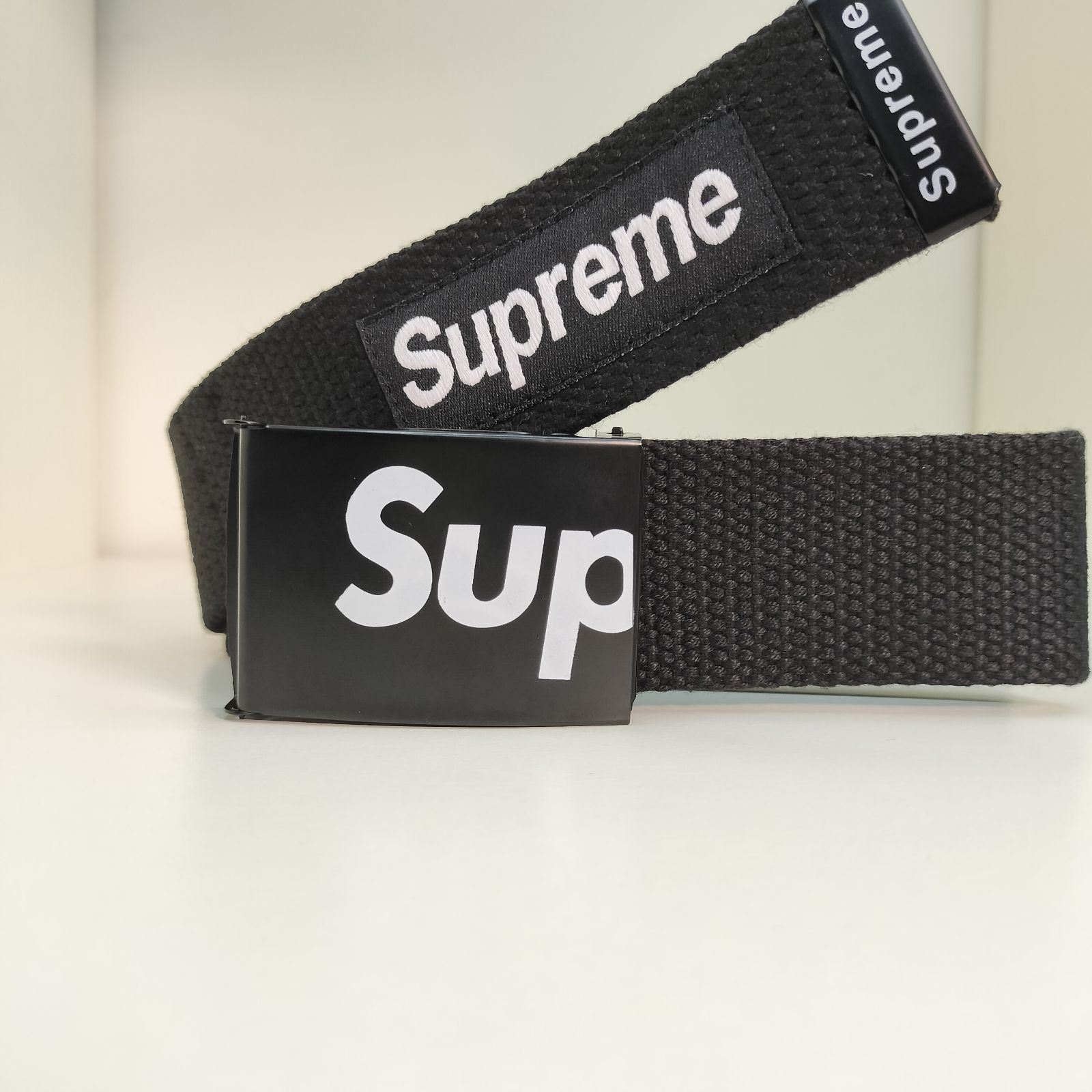 Supremeガチャベルト 美品 - メルカリ