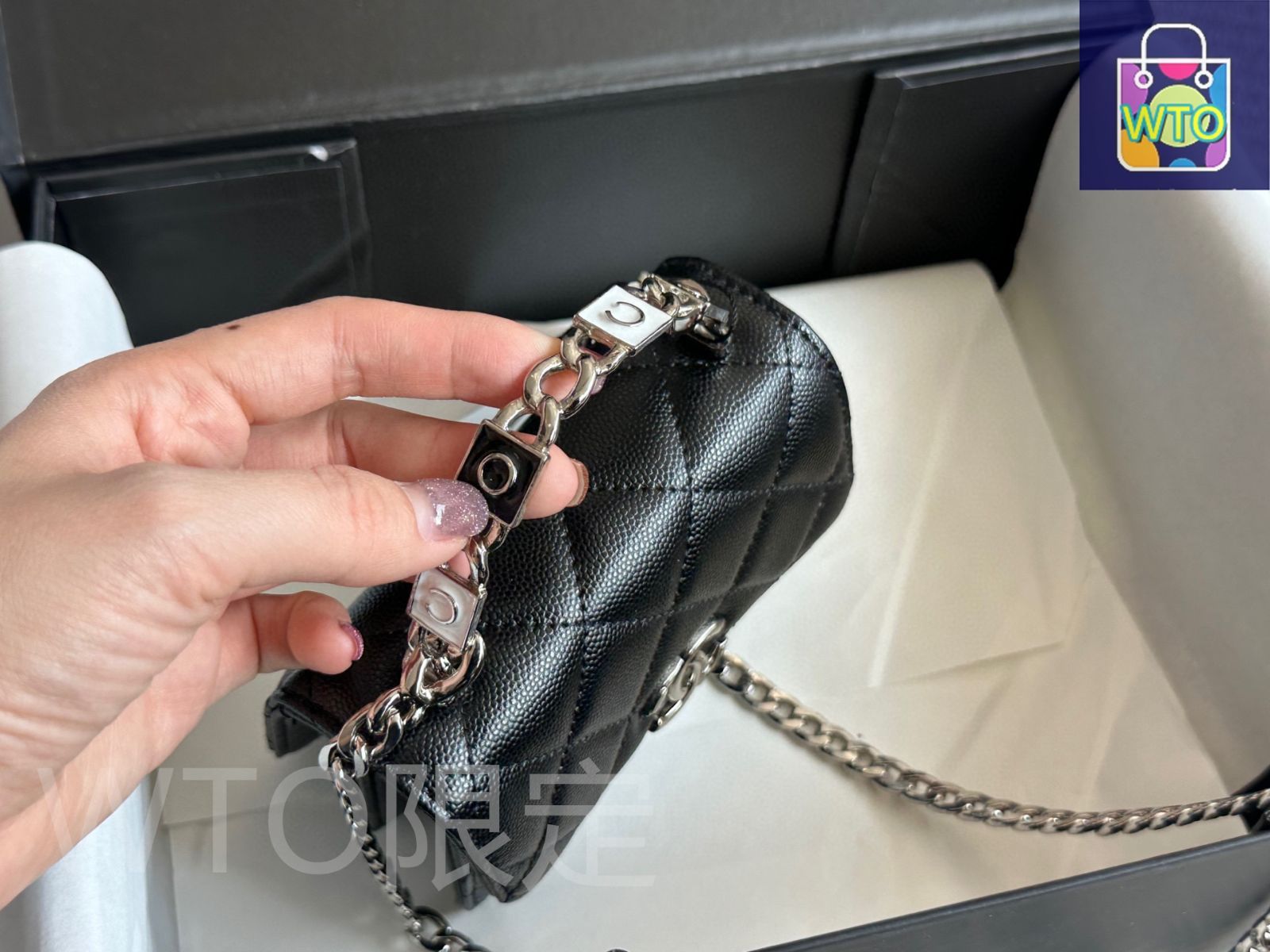 今日特価】Chanel シャネル 22sエナメルハンドルミニバッグ