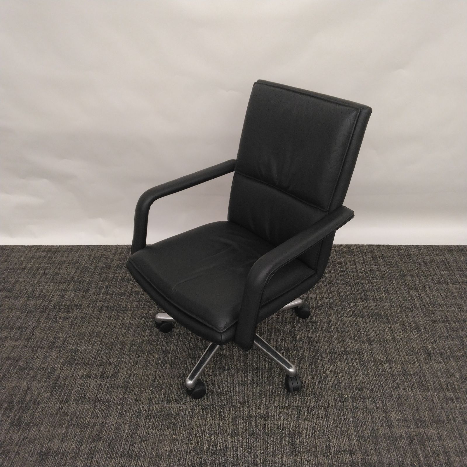 76598☆オカムラ エグゼクティブチェア デスクチェア 本革 キャスター