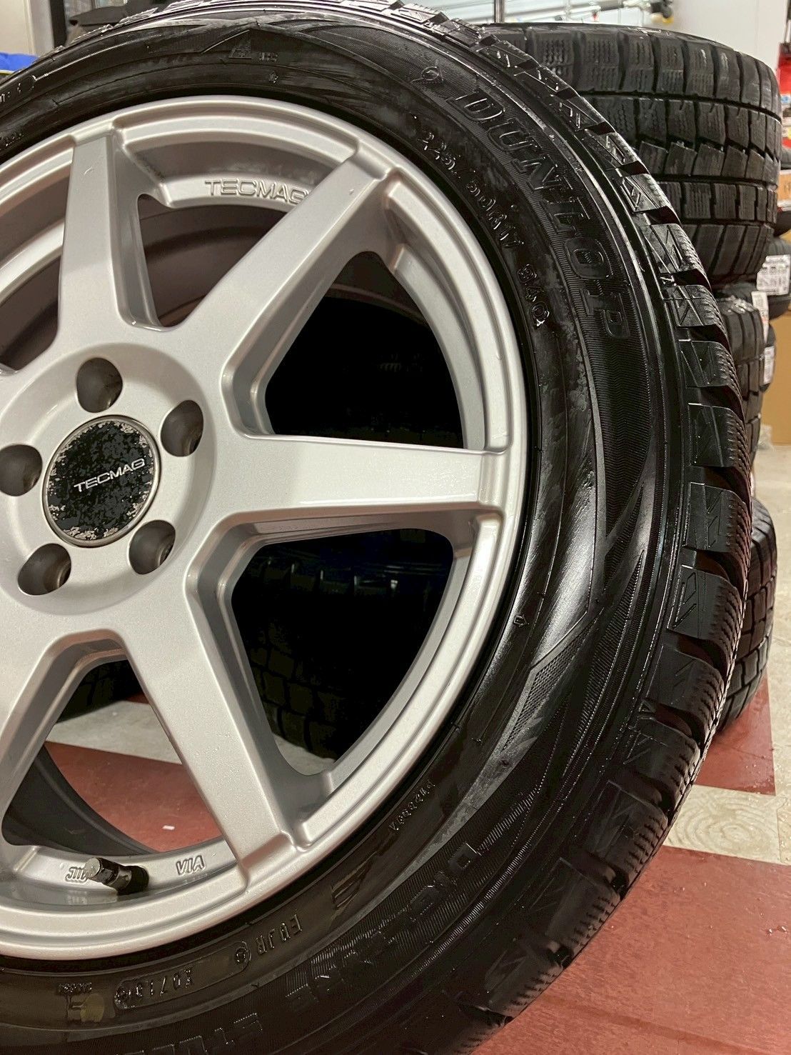 TECMAG 17インチホイール ダンロップスタッドレス 4本セット