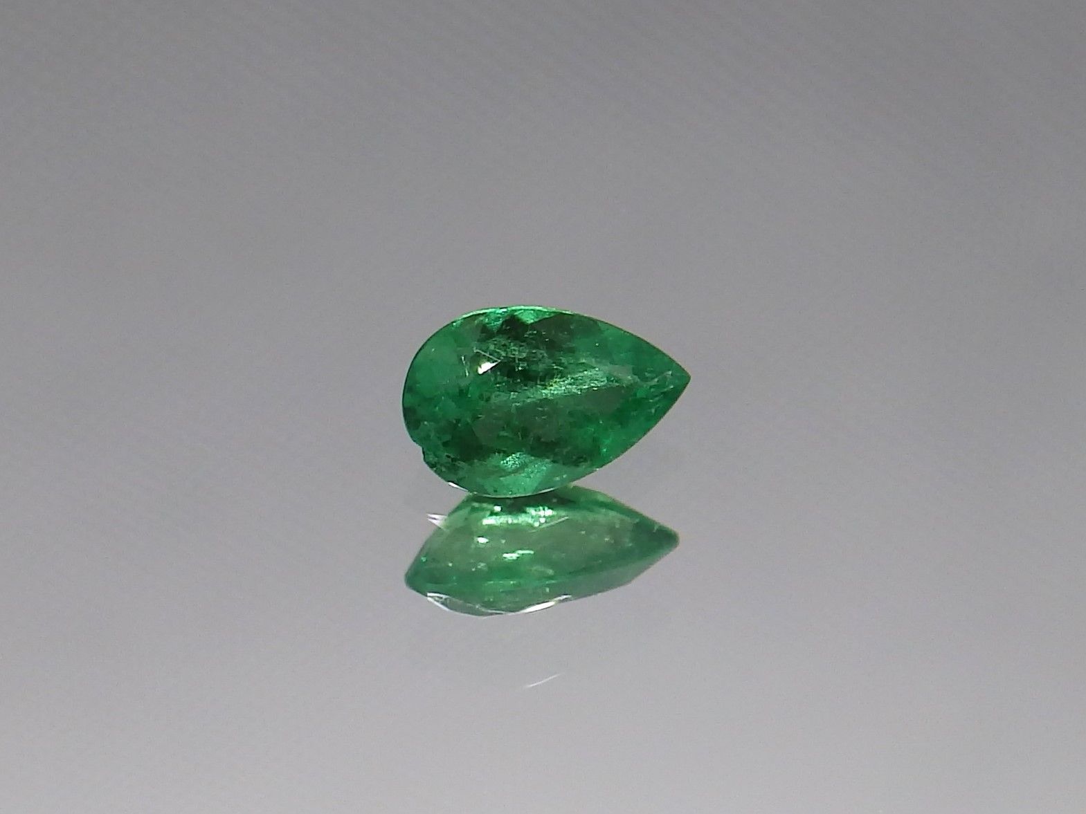 天然エメラルドのルース【0.525ct】 - メルカリ