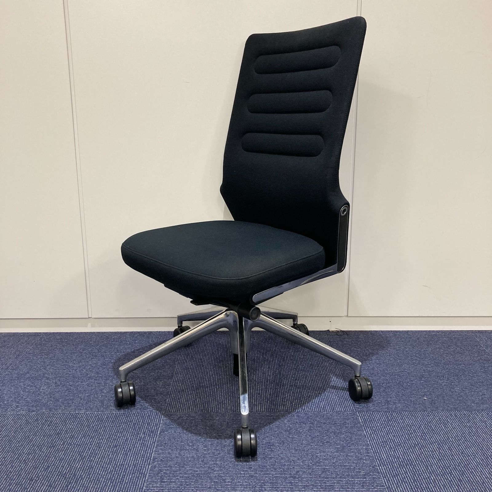 A AC4 ヴィトラ オフィスチェア