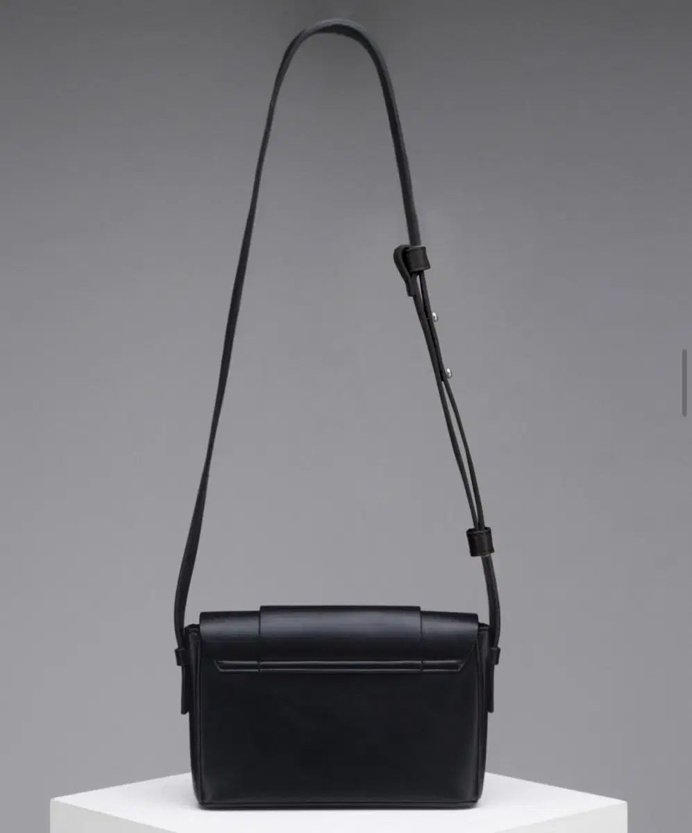 メッセンジャーバッグ ショルダーバッグ