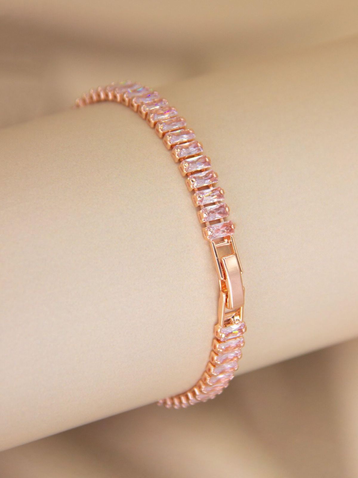 【在庫セール】ブレスレット女性 ハンドチェーン テニスブレスレット AAAのジルコン mm 2*5 Kゴールドメッキ ブレスレット結婚式 18 ジュエリー 記念日 腕輪 [3MNSCD]