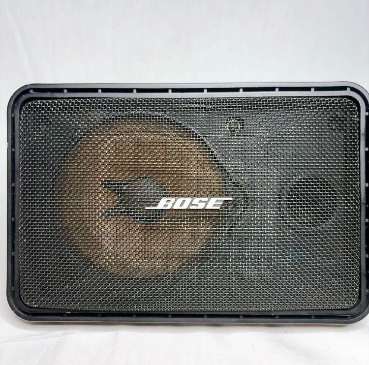 車載リア据置型スピーカー 車内