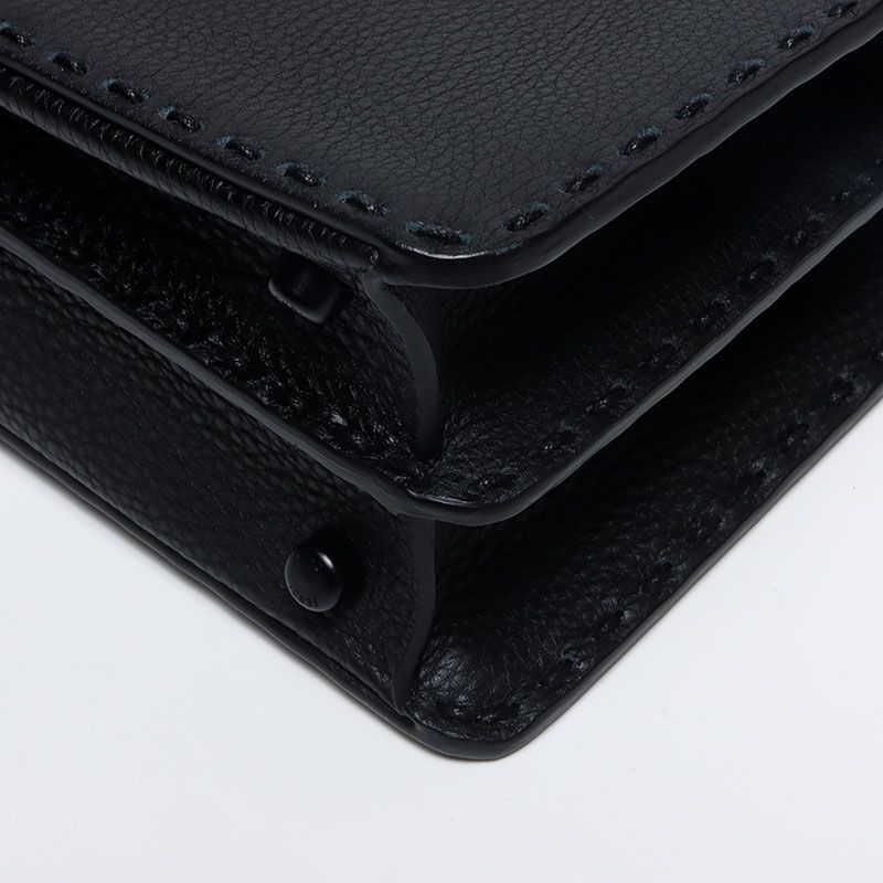 FENDI フェンディ ショルダーバッグ ピーカブー アイシーユー  