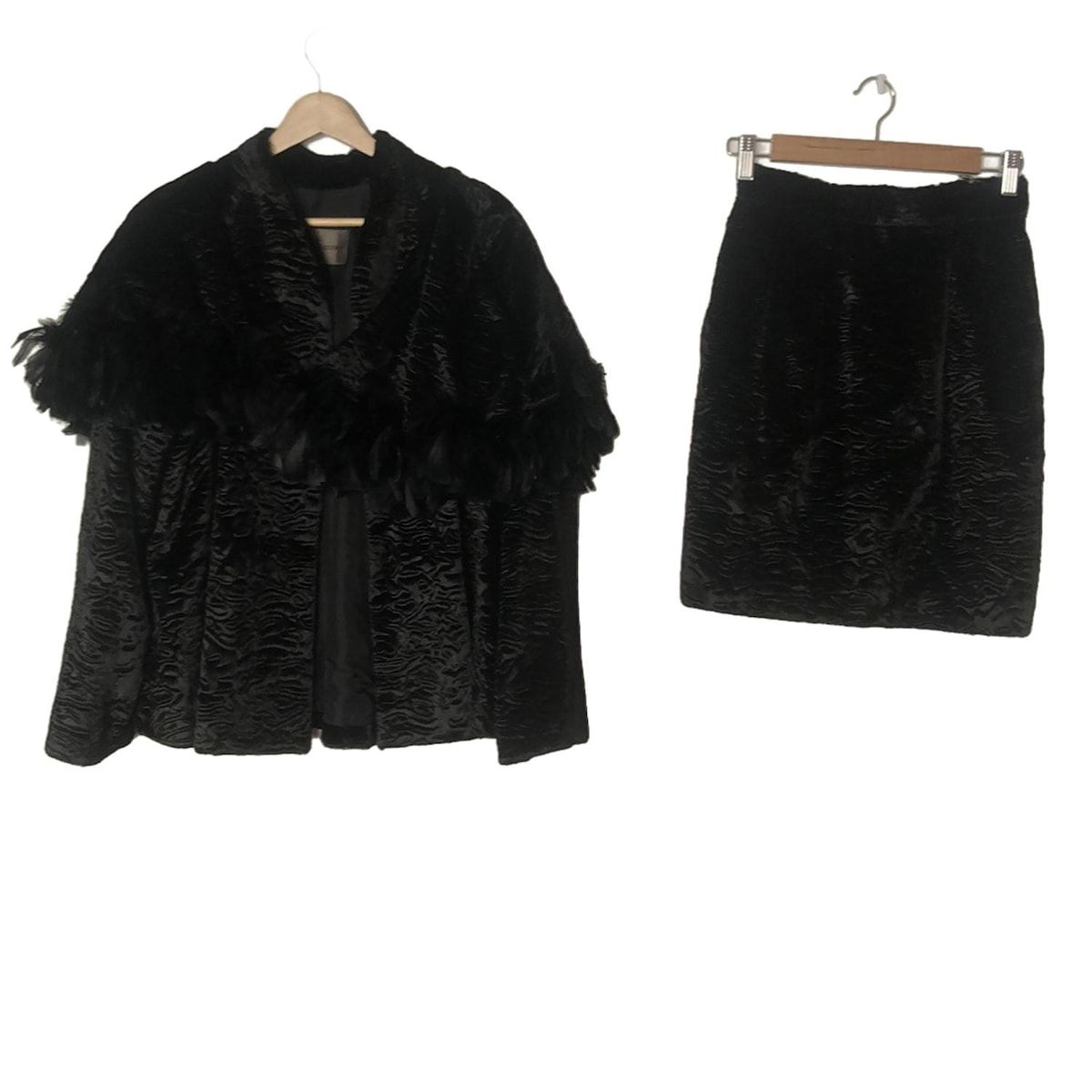 Pinky-Dianne ピンキー-ダイアン スカートスーツ レディース - 黒 ベロア|ケープ付き|肩パッド