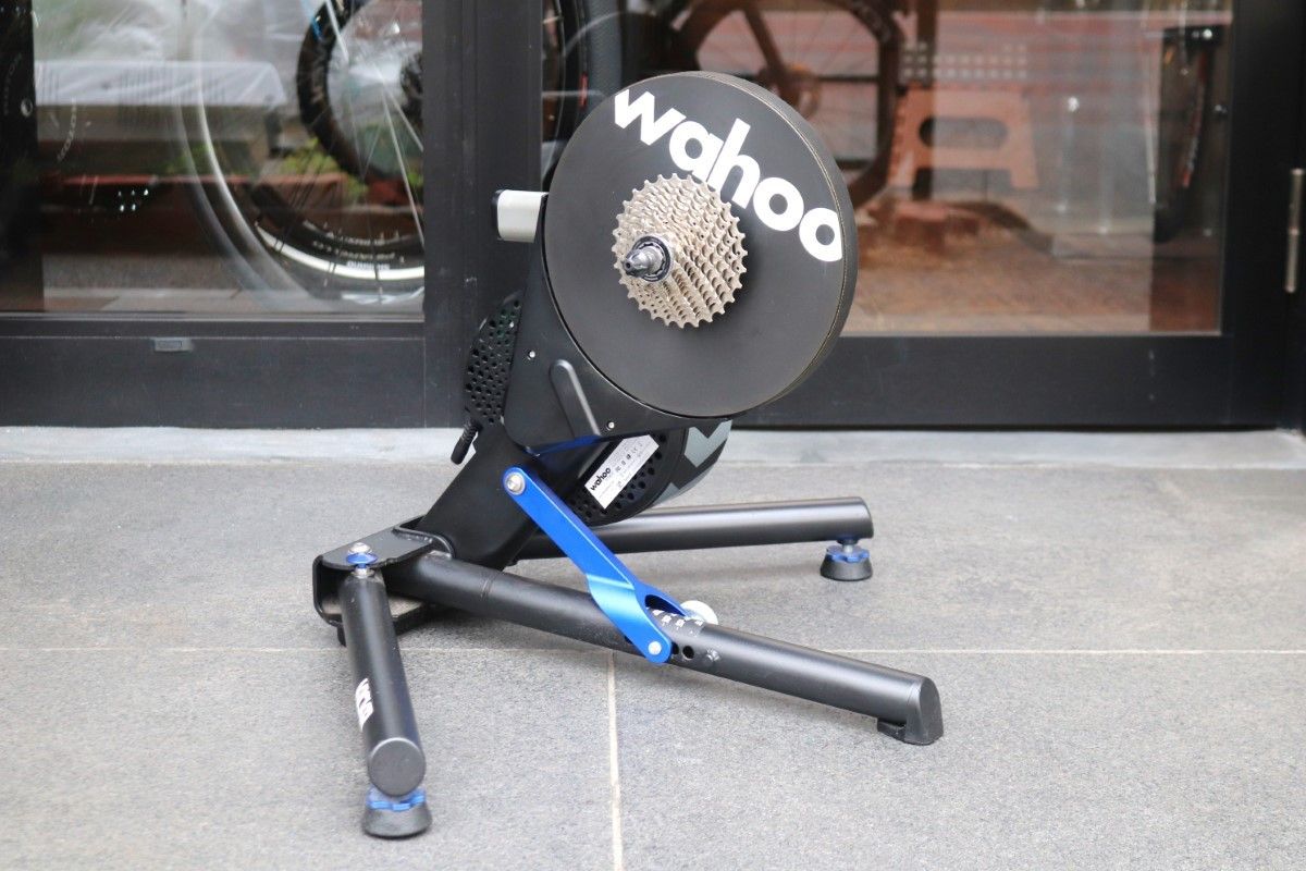 ワフー WAHOO キッカー KICKR V4 インドア スマートトレーナー ローラー台 ZWIFT対応 東京南麻布店