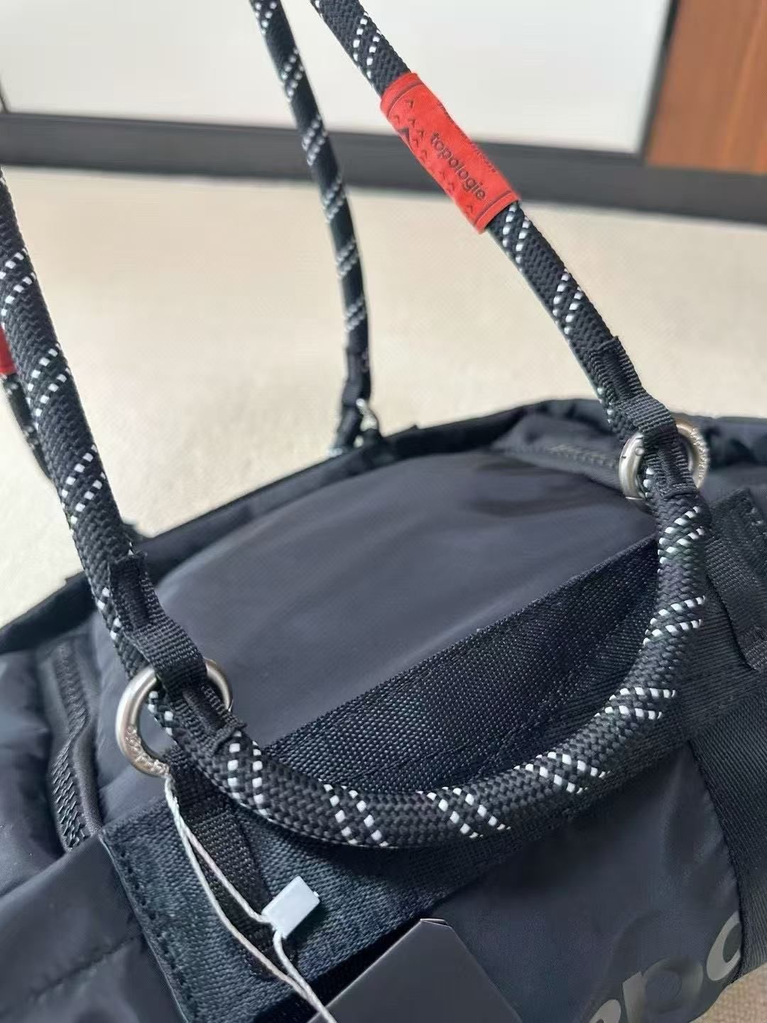 ストラップ2本付き Topologie Summit Duffle Small ストラップ2本付き Topologie Summit Duffle Small Topologie