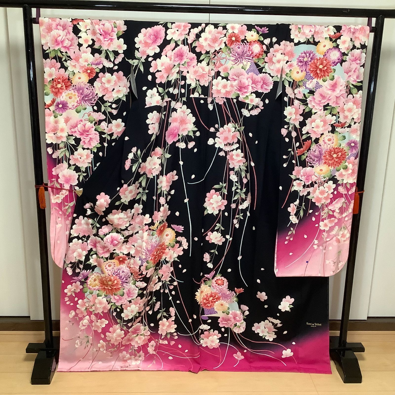 超美品　正絹　現代振袖セット　成人式　着物　正絹　白　黒　ピンク　桜 154 r949-f-00.jpg