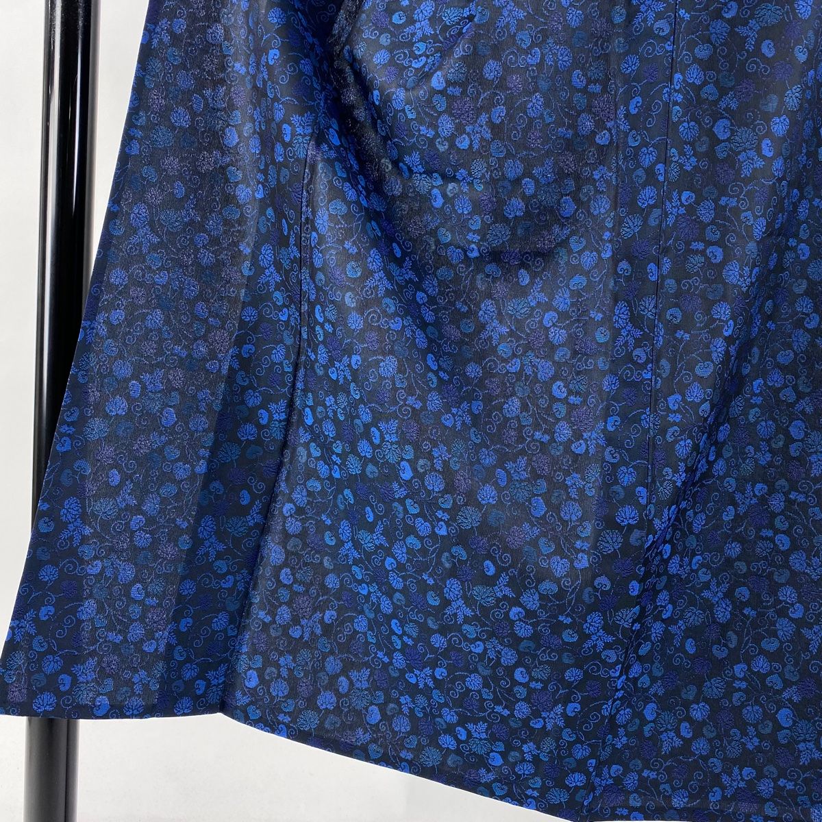 男着物 身丈134.5cm 裄丈68.5cm S 単衣 お召 葵唐草 青 正絹