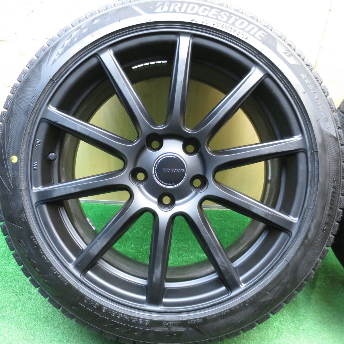 送料無料] バリ溝！22年！ほぼ10分☆スタッドレス 225/45R18 