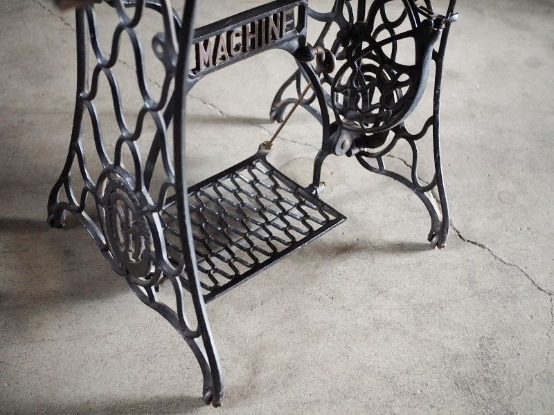 軽井沢彫り天板の鉄脚ミシンテーブル 古録展 品番F4500 MARWIL-DEMENAGEMENTS_CH