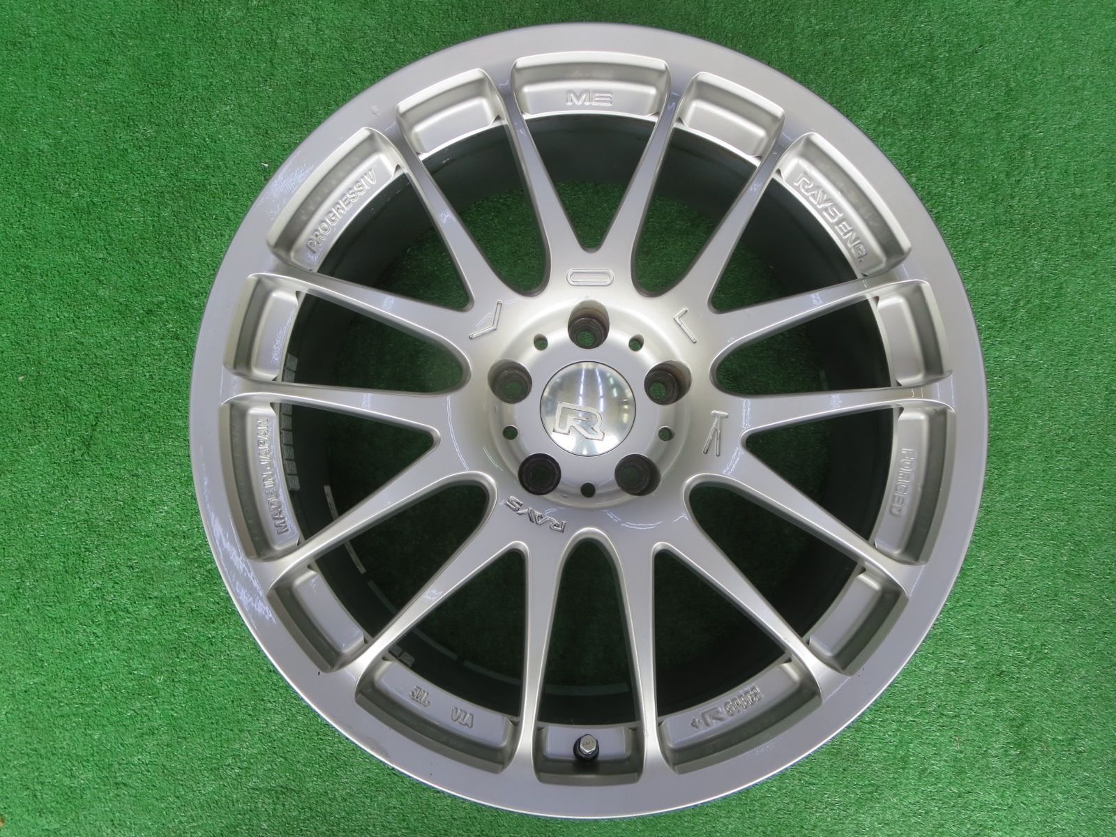 レイズ プログレッシブME 8.5J/9.5J-19 鍛造モデルになります
