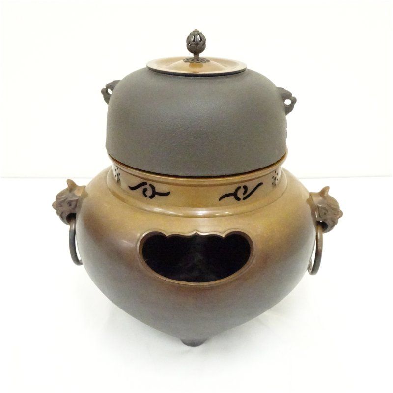 釜師 伊藤宝斎 風炉師 金谷浄雲造 唐銅鬼面風炉 平丸釜添 釜鐶付 共箱 茶道 茶道具 おしゃれ 茶釜 茶器 抹茶 茶湯釜 茶の湯釜 茶会 茶事 茶の湯 骨董 お茶 湯沸かし