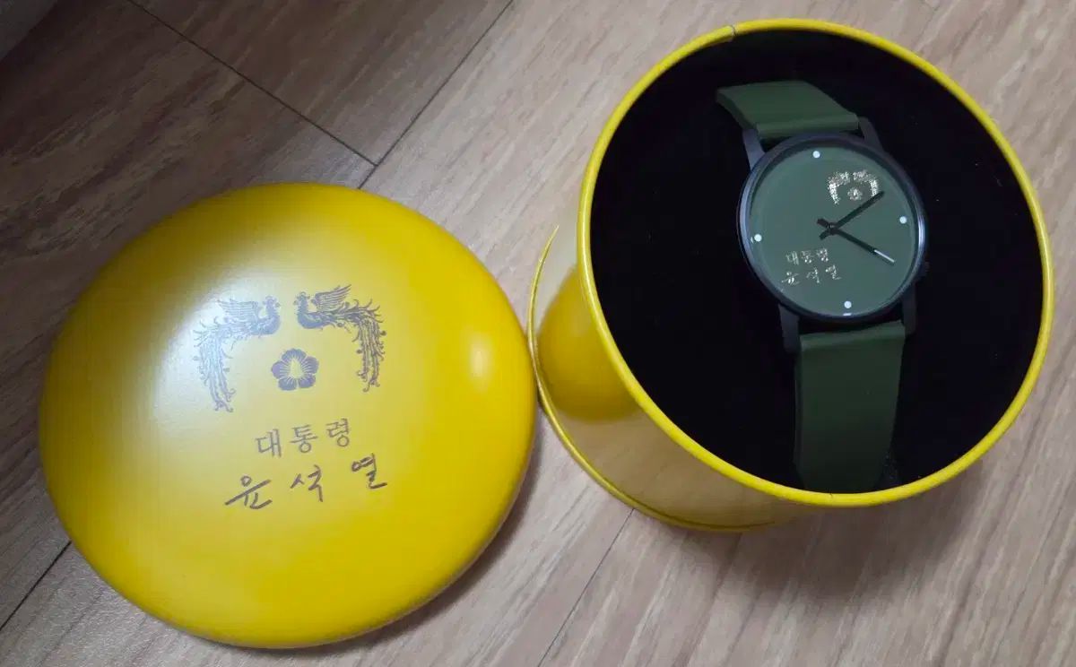 ユンソンニョル 大統領 時計 カーキ色