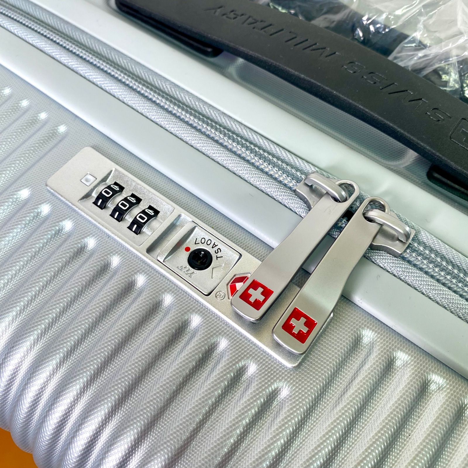 新品未使用 スイスミリタリー スーツケース 20インチ 38.5L 機内 