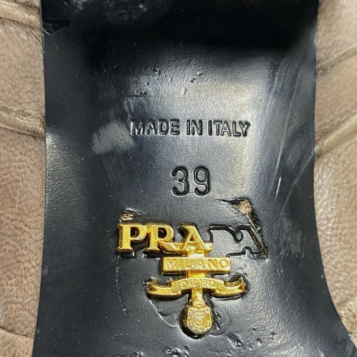 - グレーベージュ