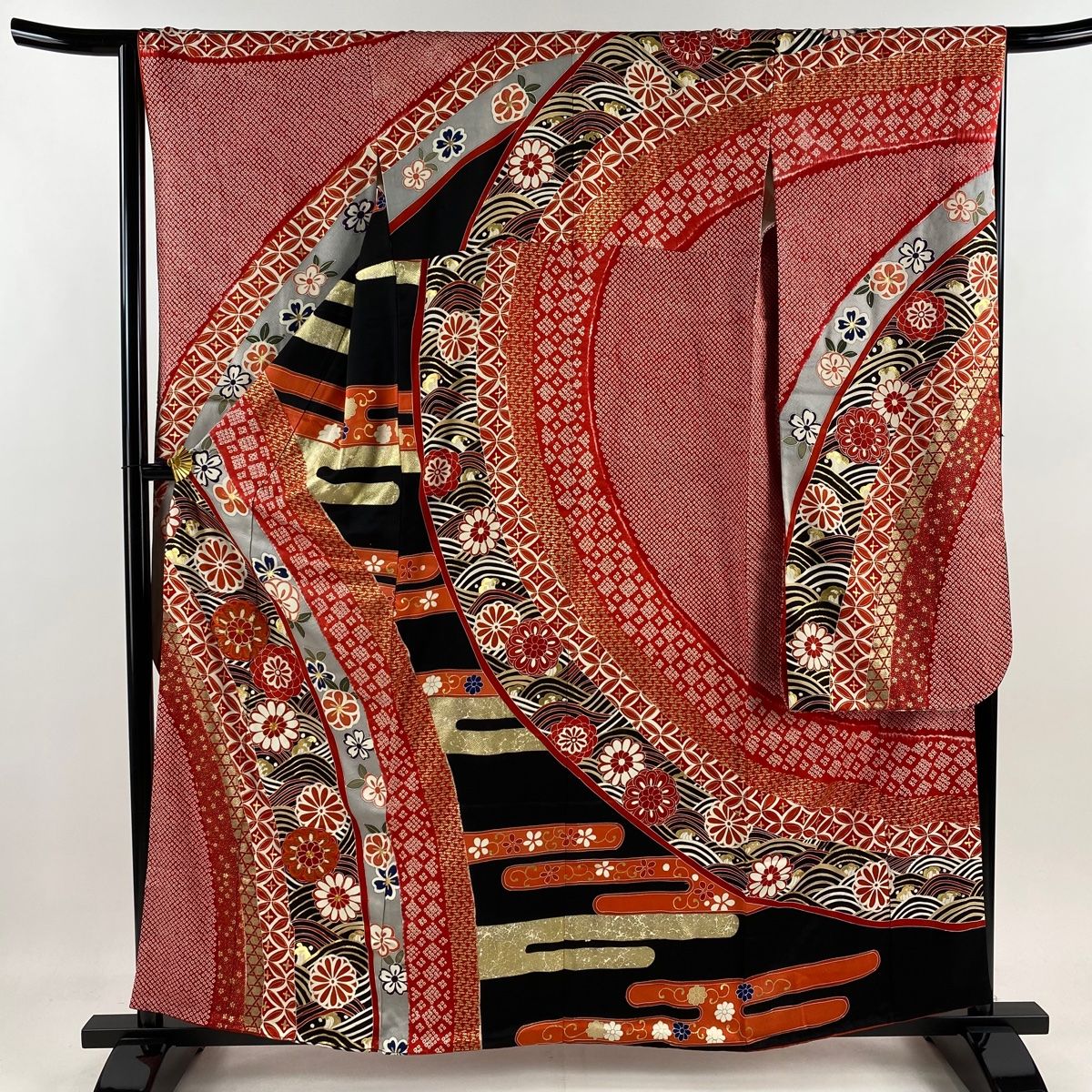振袖 身丈159.5cm 裄丈66cm M 袷 菊 波 金糸 金彩 赤 正絹