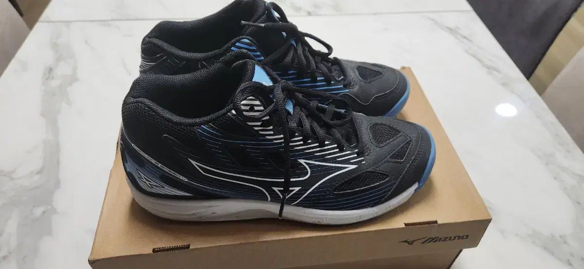 Mizuno ミズノ 台風 スピード 4 バドミントン size260 バレーボール卓球スカッシュハンドボールインドア サワー