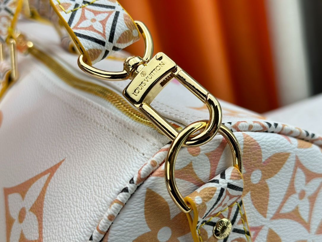 トラベルバッグ