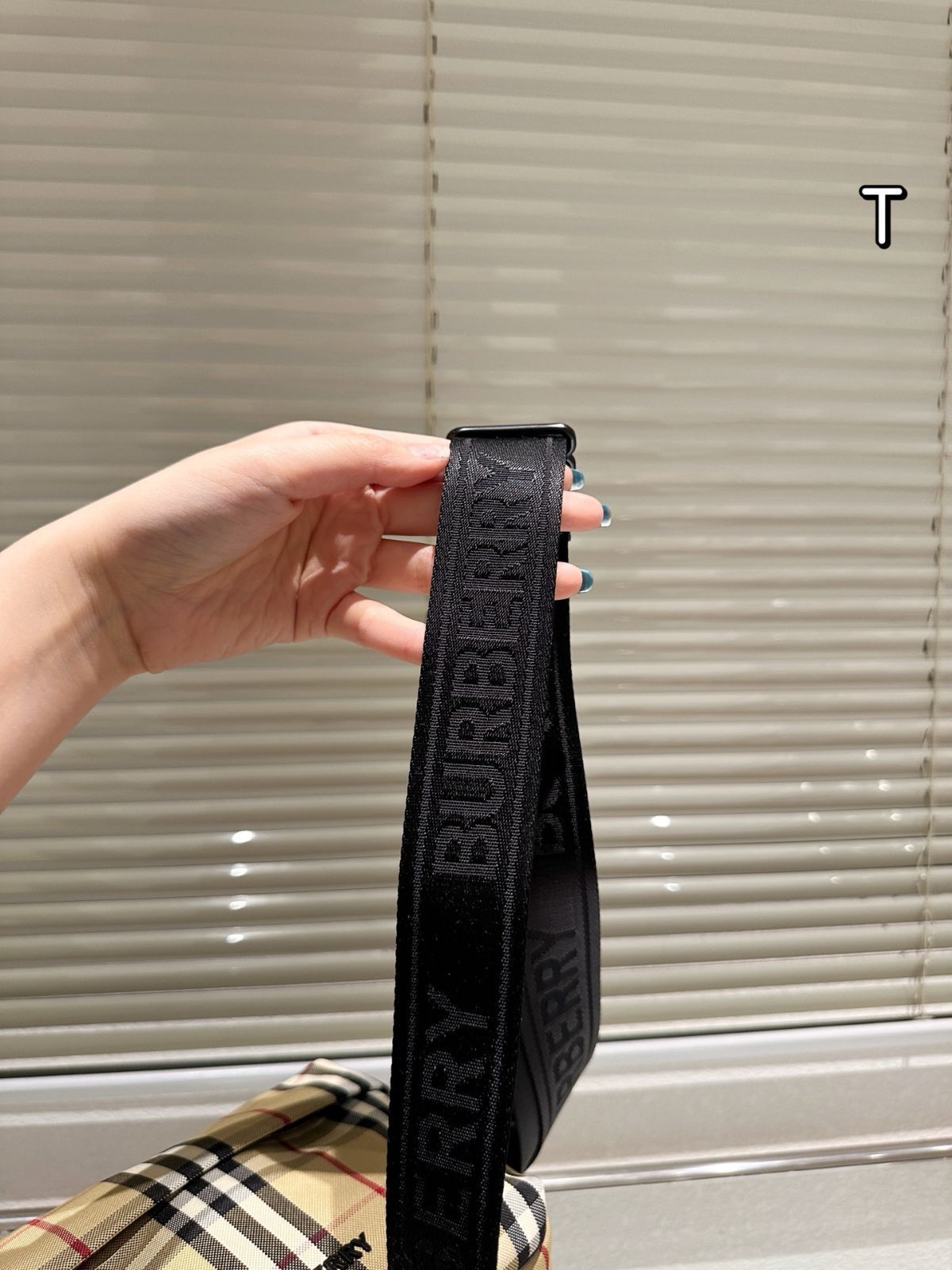 ★関税込み・送料無料★ バーバリー TB ロゴ エンボス スライド 今日特価】Burberry TB Bag・バーバリー TB バッグ-WTO輸入3