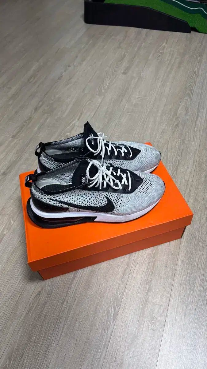 【雷市場（ポンジャン）商品韓国直送】 NIKE(ナイキ) エアマックス フライニット 265 サイズ