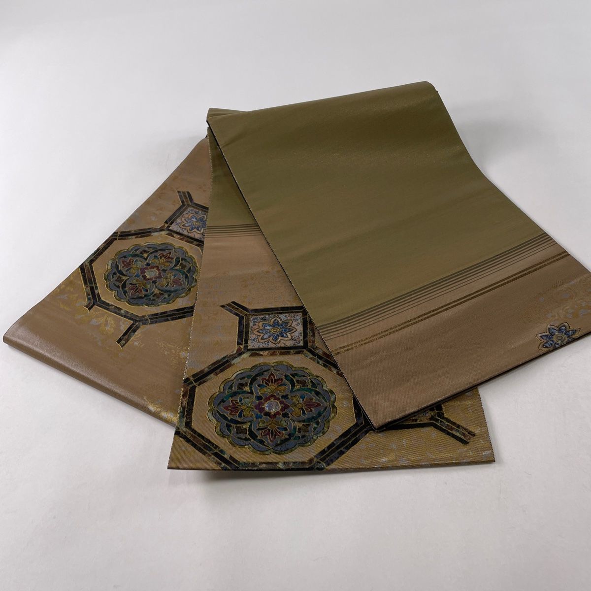 袋帯　『蜀江』　螺鈿　貼絵箔　手織　シルバー系　お太鼓柄　正絹 袋帯 美品 名品 蜀江華文 螺鈿箔 箔 茶色 お太鼓柄 正絹 【中古