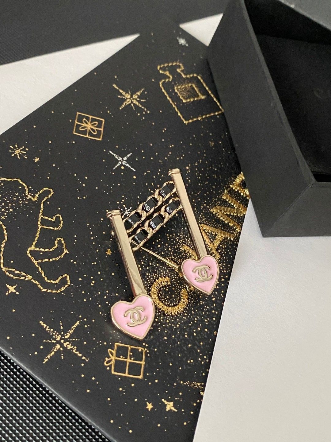 【特別な日に輝きをプラス】CHANEL★ブローチ★希少限定品 Hedy Daikanyama Shop | . CHANEL COCO タンロックブローチ