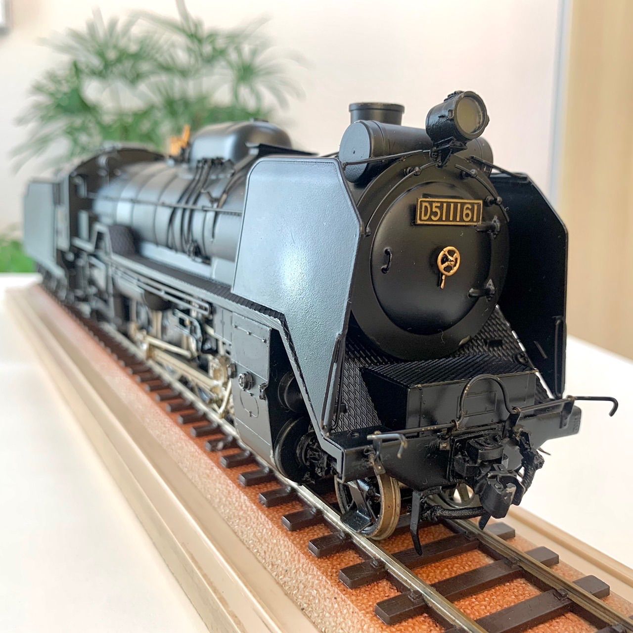 栄光の蒸気機関車D51⭐️1/42スケール】 鉄道ファンにはたまらない！ 国鉄D51 デコイチ 全長47cm 2両セット 三井金属工芸 金属製大型モデル  アクリルケース付 D51 1161 （AYA） 24022302000F - メルカリ