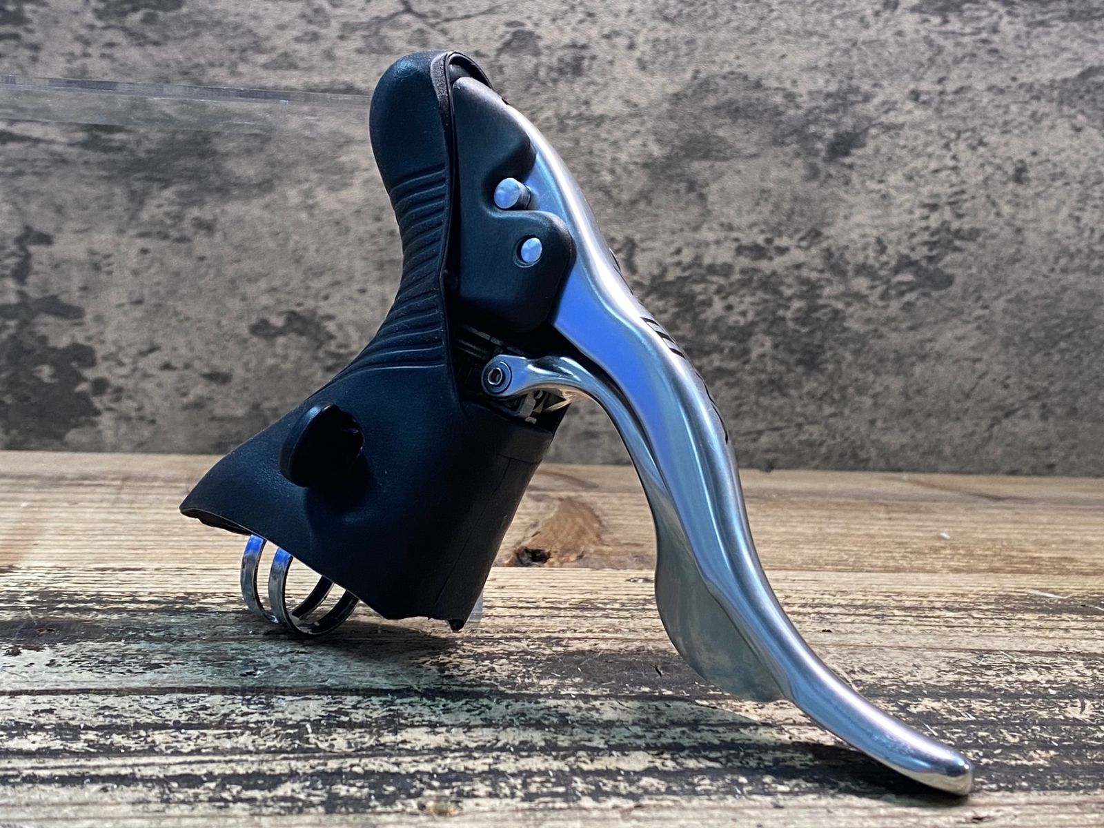 Campagnolo Athenaブレーキキャリパー。表と裏 Campagnolo Athenaブレーキキャリパー。表と裏 Campagnolo Athena