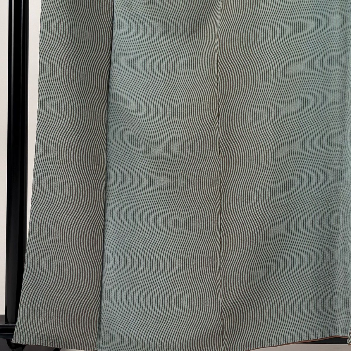 小紋 身丈161cm 裄丈64cm M 袷 よろけ縞 縮緬 灰緑 正絹 名品