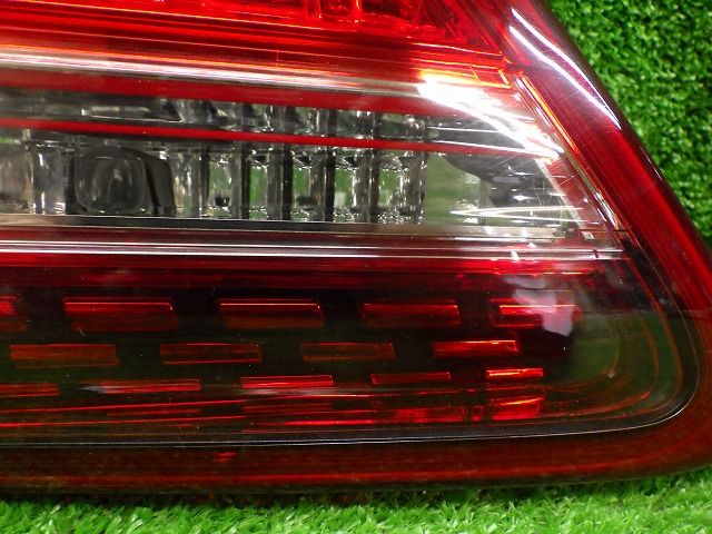 トヨタ GRS200 GRS203 クラウンロイヤル 前期 内テールレンズ 左右 30