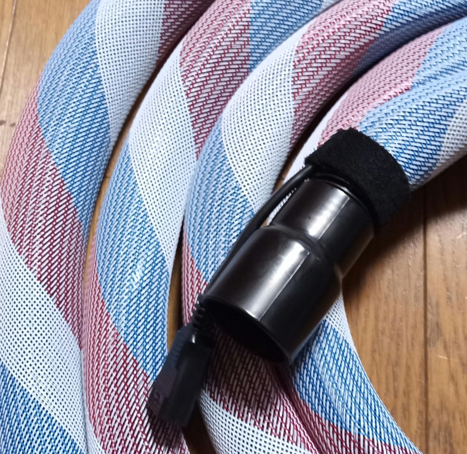 キタ集塵機用スパイラルホース 内径28x5m赤白青カバー付! 割れない