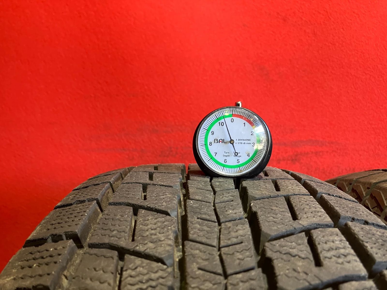 スタッドレスタイヤ 225 55R19 DUNLOP SJ8 4本SET