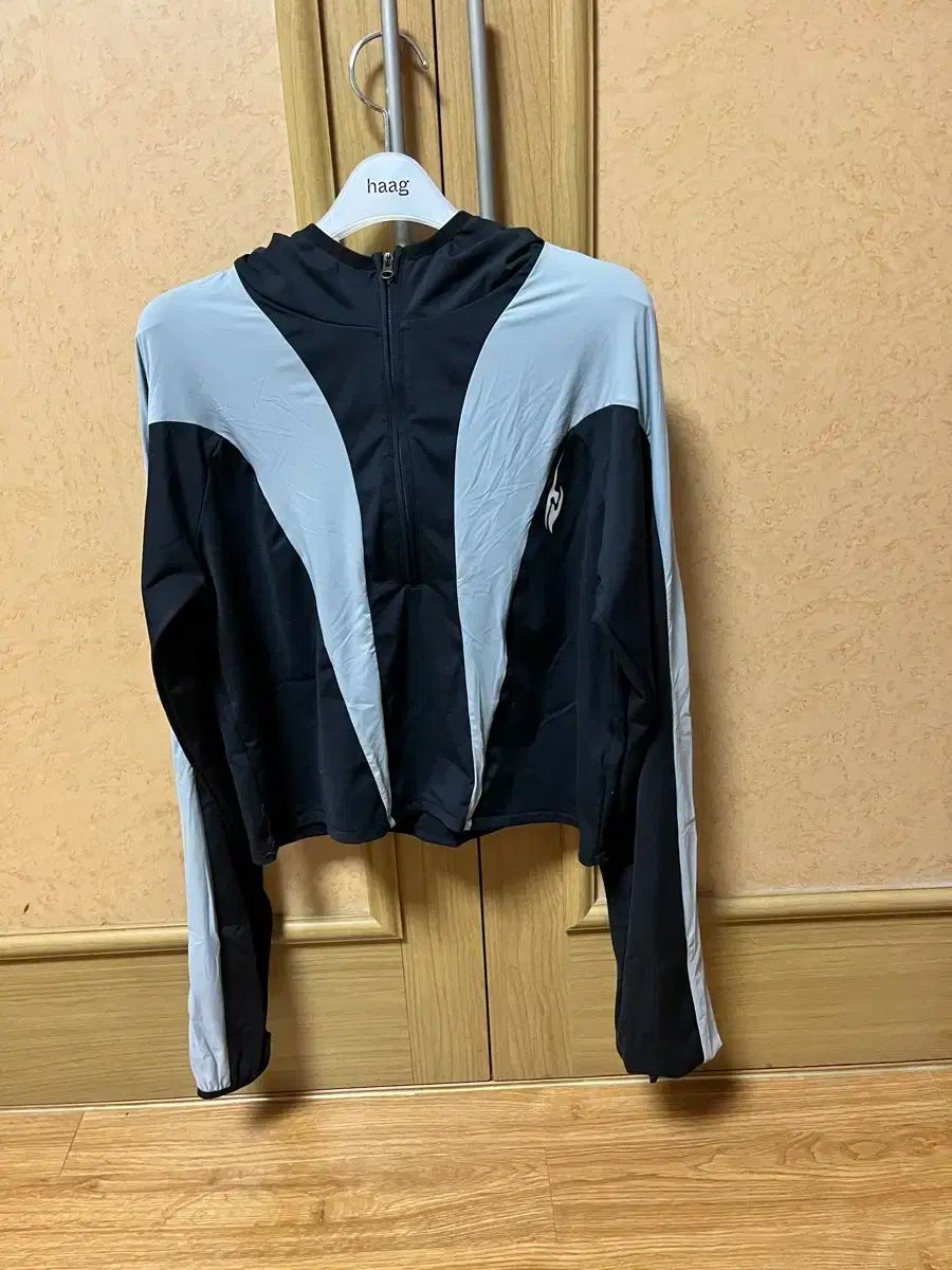 スポーツ トップス