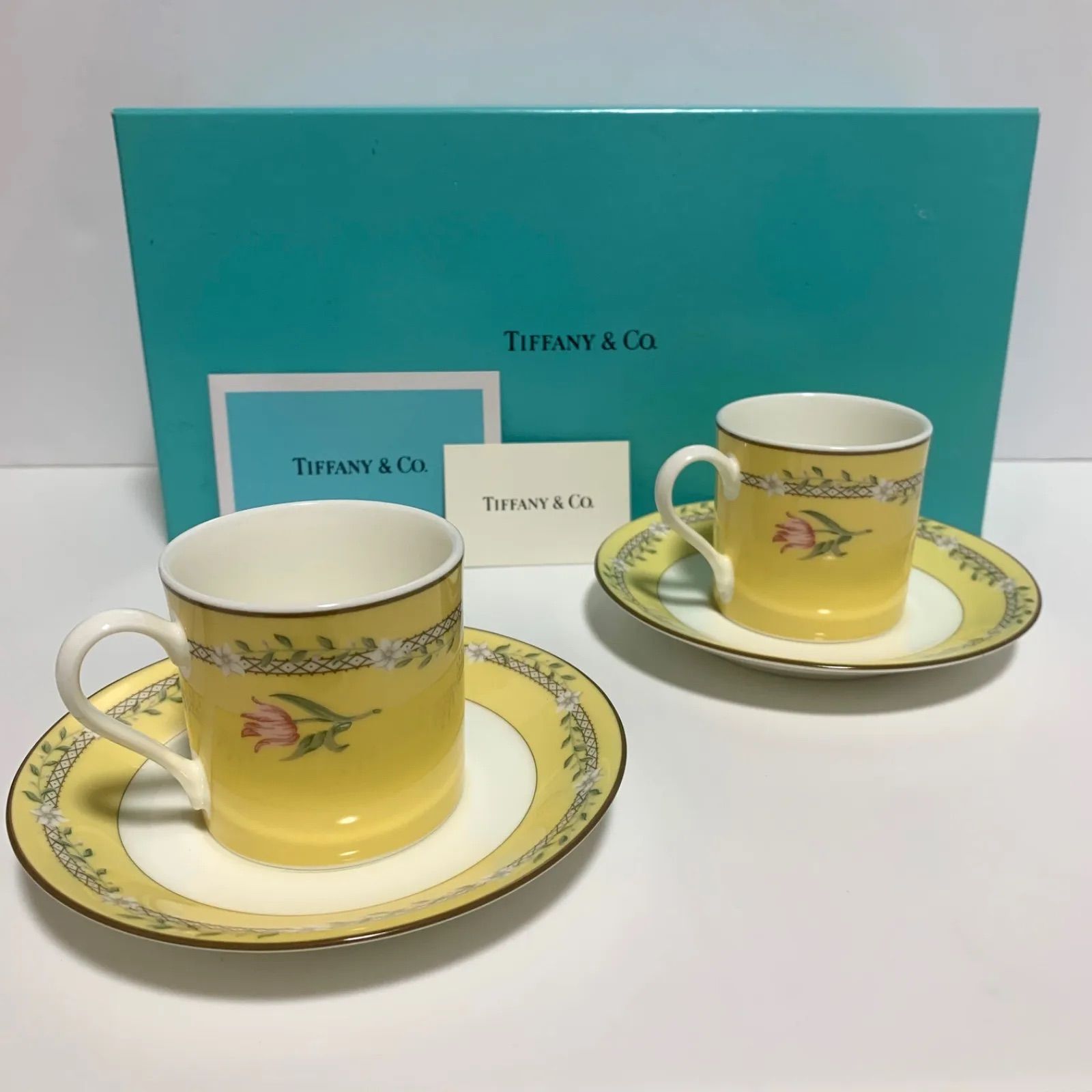 美品　Tiffany&Co.　ティファニー　ピンクトリップ　デミタスカップ&ソーサー　２客セット　陶器　イエロー　ブランド食器　西洋食器　 インテリア食器　テーブルウェア　Pink Tulip　チューリップ　ペア　ティーカップ　コーヒーカップ【Y51960】