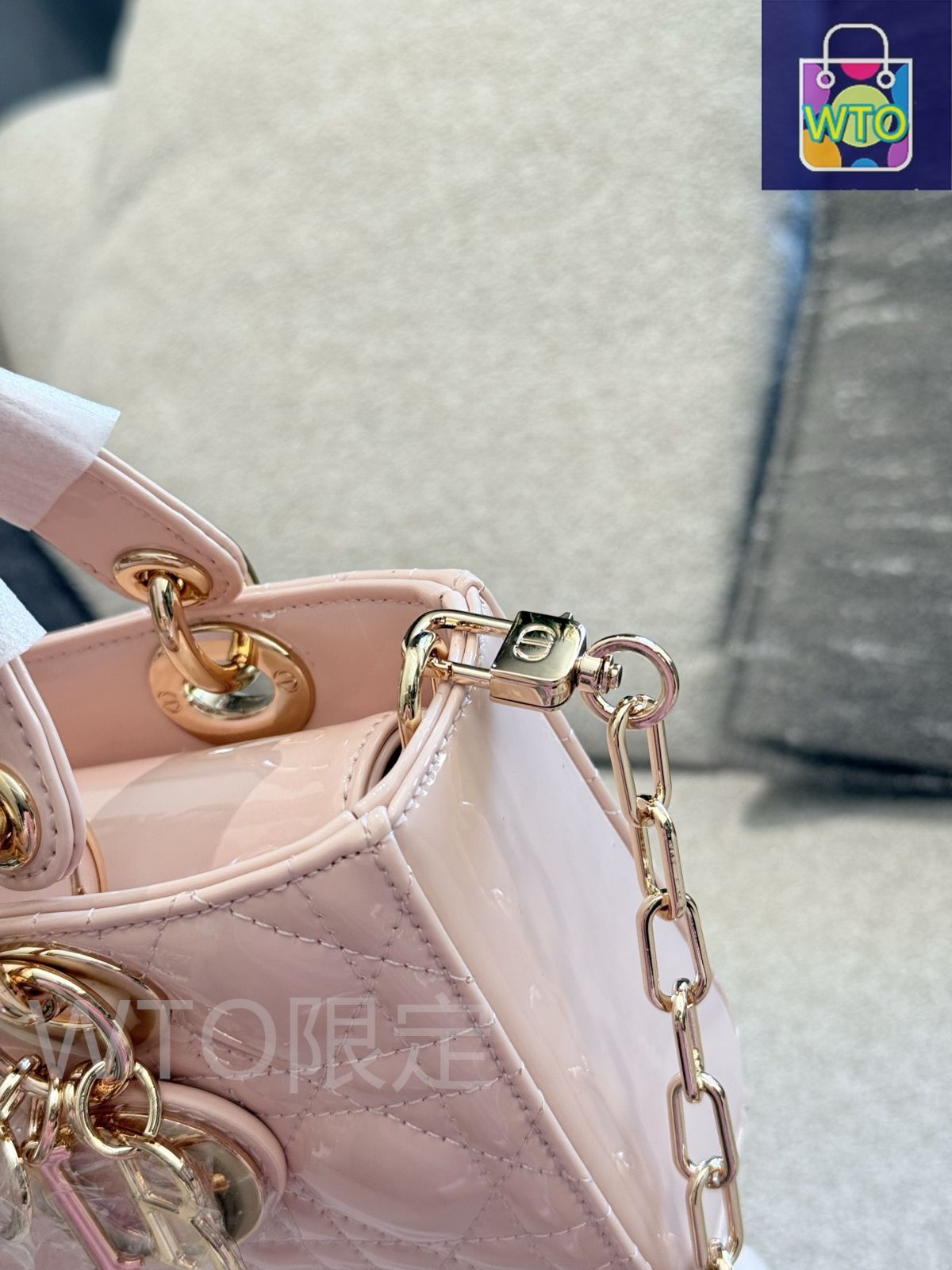 今日特価】Dior ディオール ディージョイ 新作 漆皮製 柔らかい