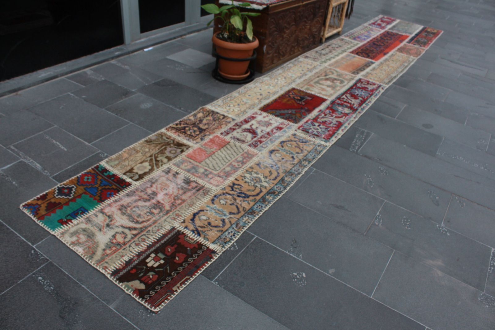 カイセリ製トルコ絨毯 手織り ラグ（素材：綿、ウールサイズ：79 x 485 cm）
