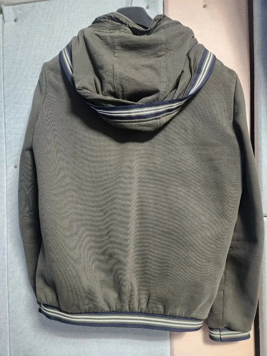 モンクレール フード ダウン ジャケット カーキ KANDAIZUMI_COM