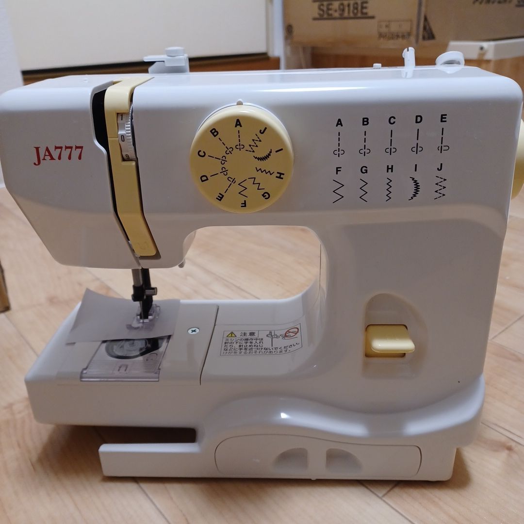 220）JANOME コンパクト電動ミシン フットスイッチ付き JA777 - メルカリ