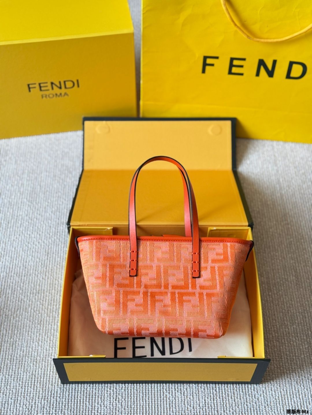 今日特価】Fendi Monogram Roll Mini Basket Bag フェンディ